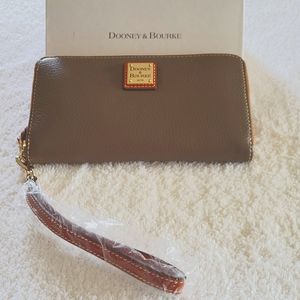 Dooney & Bourke NWT Elephant Wristlet/Wallet